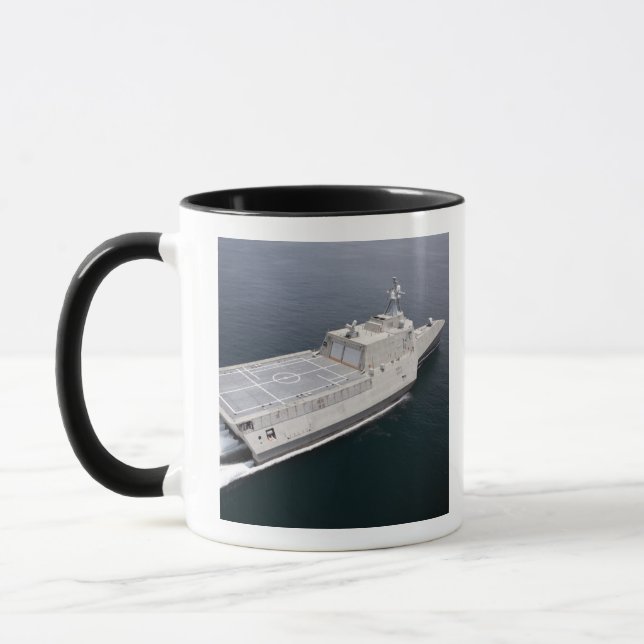 Caneca O navio de combate litoral Independência 3 (Esquerda)