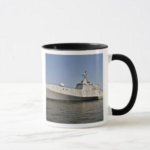 Caneca O navio de combate litoral Independência em curso