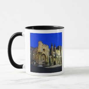 Caneca O Palácio do Papa em Avignon no pôr do sol. Buil
