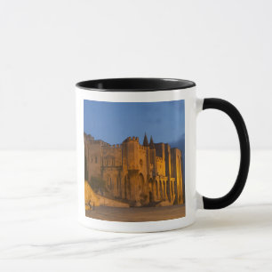 Caneca O Palácio do Papa em Avinhão ao pôr do sol. Constr