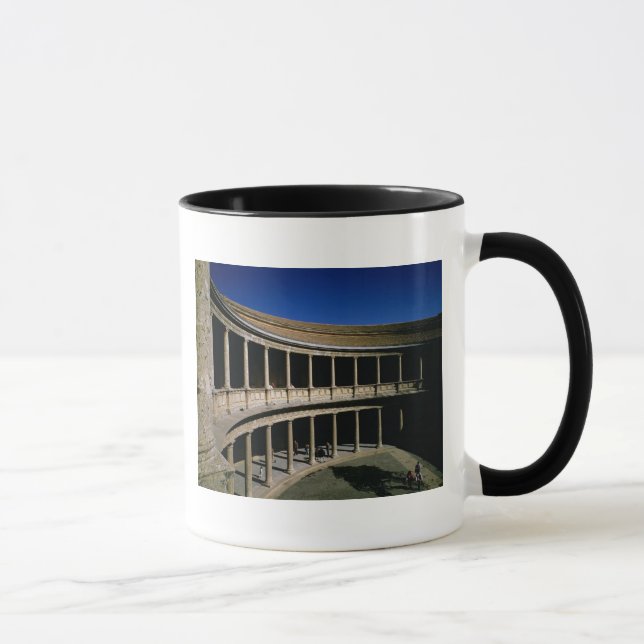 Caneca O pátio circular do palácio de Charles (Direita)