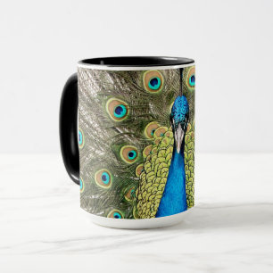 Caneca O pavão de Pedro empluma-se o Peafowl selvagem