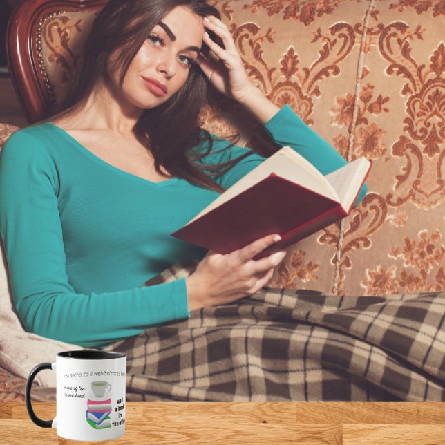 Caneca O segredo de uma vida equilibrada, chá e um livro (Criador carregado)