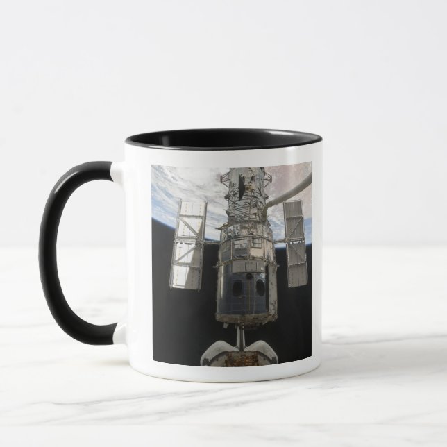 Caneca O telescópio espacial Hubble é lançado (Esquerda)