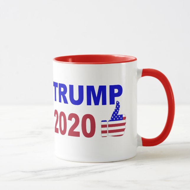 Caneca O trunfo 2020 manuseia acima de branco e azul (Direita)