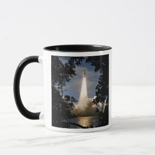 Caneca O vaivém espacial Atlantis tira 9