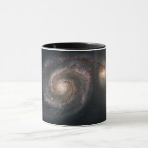Caneca O Whirlpool Galaxy M51 e Companion no espaço