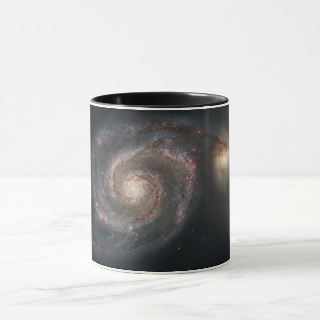 Caneca O Whirlpool Galaxy M51 e Companion no espaço (Centro)
