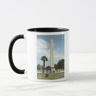 Caneca Obelisk de Theodosius mim, com uma base romana