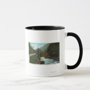 Caneca Opinião de Hwy do rio de Ausable perto de