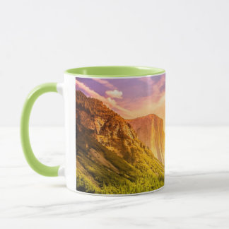 Caneca Opinião do túnel do parque nacional de Yosemite