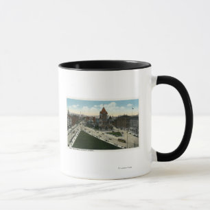 Caneca Opinião quadrada de Copley da igreja de trindade