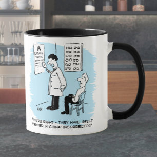 Caneca Óptico fazendo um exame ocular