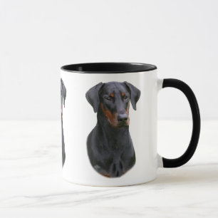Caneca orelhuda natural do pinscher do Doberman