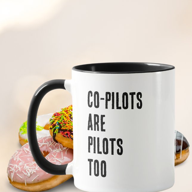 Caneca Os Co-Pilotos Também São Pilotos, Engraçada Cotaçã (Criador carregado)