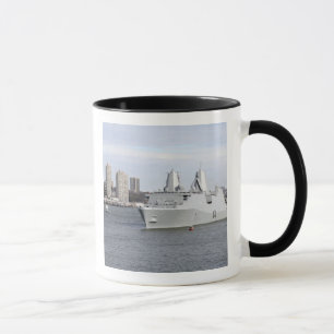 Caneca Os fuzileiros navais e os marinheiros equipam os