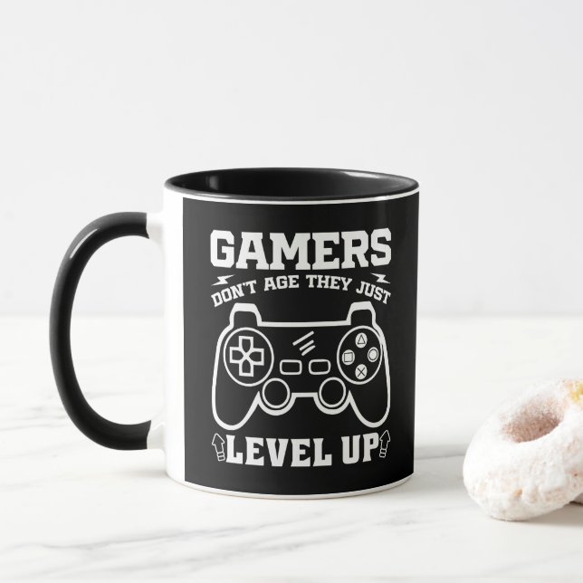 Caneca Os jogadores não envelhecem, eles apenas sobem de  (Com Donut)