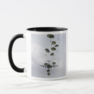Caneca Os soldados do exército saltam de A.A. - 17