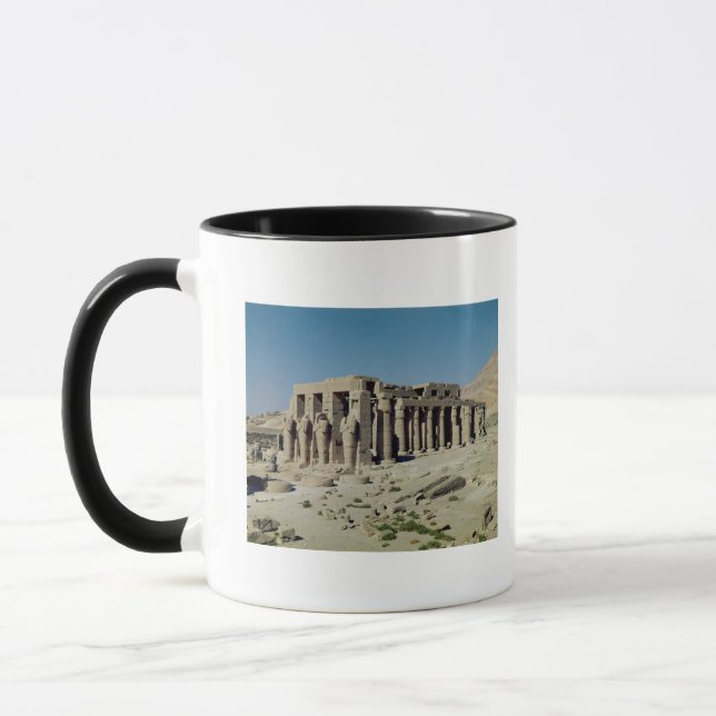 Caneca Osiride figura Ramesses II que flanqueiam as (Esquerda)