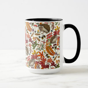 Caneca ouriços e flora da floresta outonal em marfim