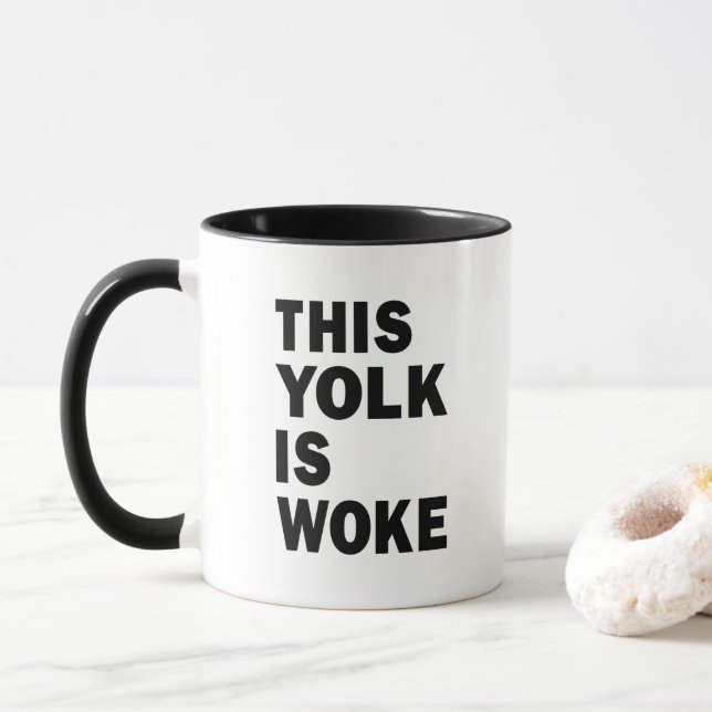 Caneca Ovo Trending Engraçado Humor Esta Gema é Woke (Com Donut)
