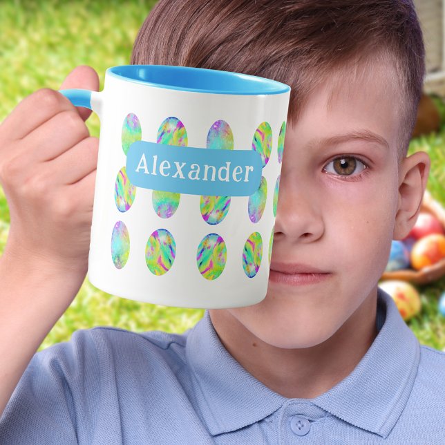 Caneca Ovos de Páscoa — Nome personalizado Azul (Personalized Modern easter egg hunt spring brunch Colorful Watercolor Easter egg art pattern mug)