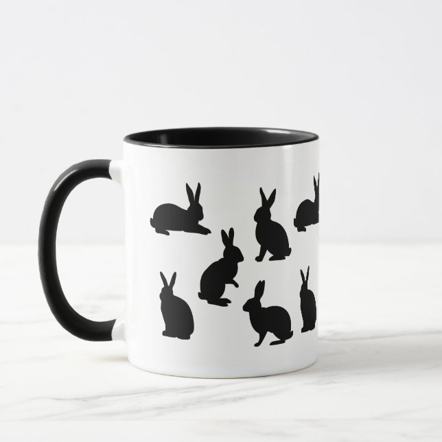Caneca Padrão de Coelho Simples em Preto com Monograma Pe (Esquerda)