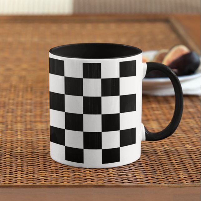 Caneca Padrão de Quadro de Verificação Preto e Branco (Retro Black and White Checkers Mug)