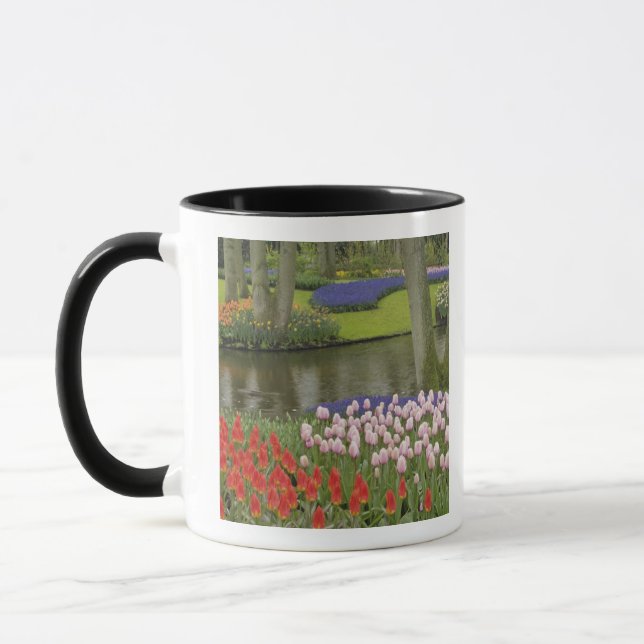 Caneca Padrão de tulipas e flores de hyacinth de uva, (Esquerda)