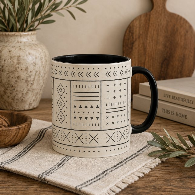 Caneca Padrão Geométrico Tribal Marfim Preto | Boho Moder (Criador carregado)