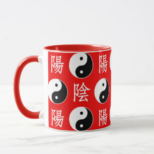 Caneca Padrão Yinyang Chinês de Fundo Vermelho