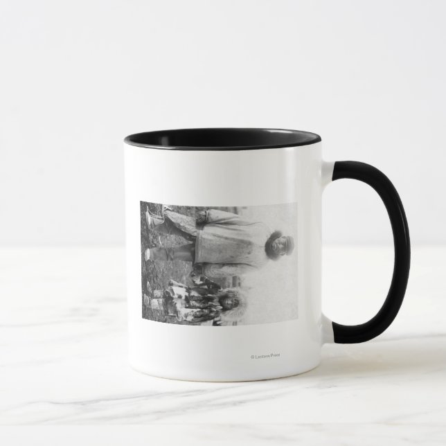 Caneca Padre Eskimo e Criança no Alasca Fotografia (Direita)