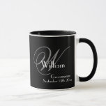 Caneca Padrinho de casamento Gift Quic Monograma Dom De C<br><div class="desc">Padrinhos de casamento De padrinho de casamento Oferecem Monograma Chic Monograma De Script Elegante Inicial E Festa de casamento De Nome Dotado De Café Preto. Presente perfeito com sobrenome monograma moderno, primeiro nome e data em uma simples e elegante caneca de café preto rústica com cinzas modernas e letras brancas....</div>