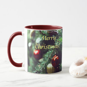 Caneca Painterly Feliz Árvore de Natal com ornamentos ver