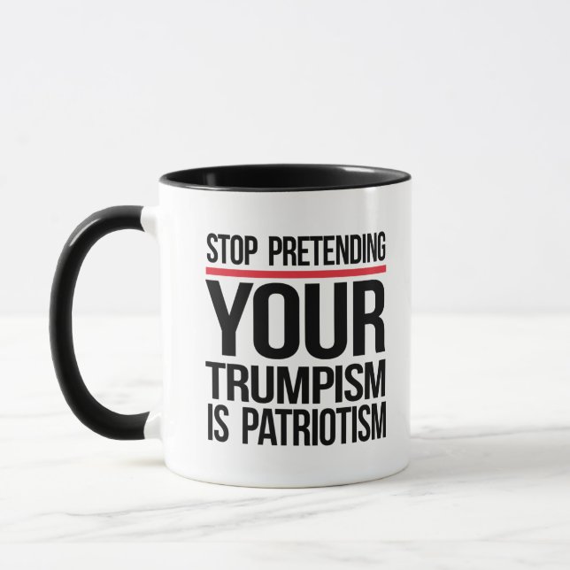 Caneca Pare de fingir que seu Trumpismo é patriotismo (Esquerda)