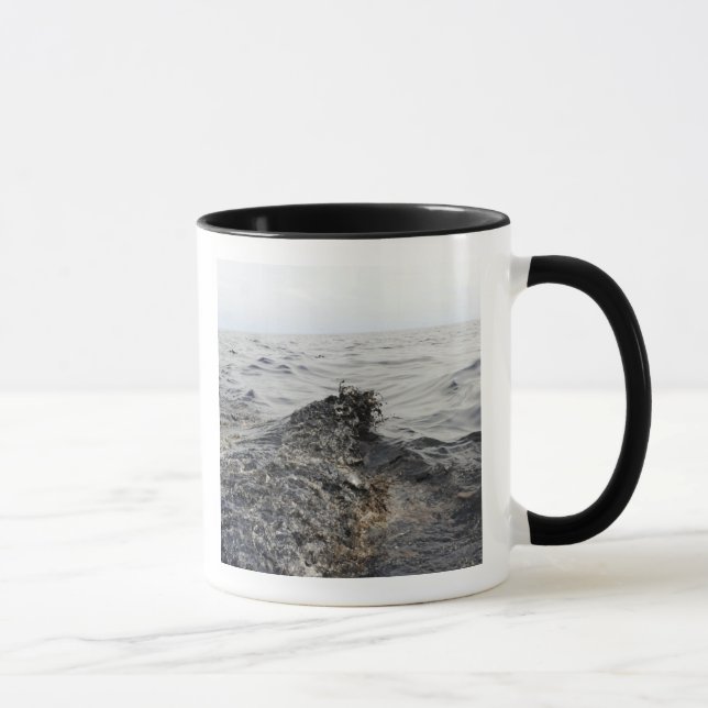 Caneca Parte de uma maré negra no Golfo do México (Direita)