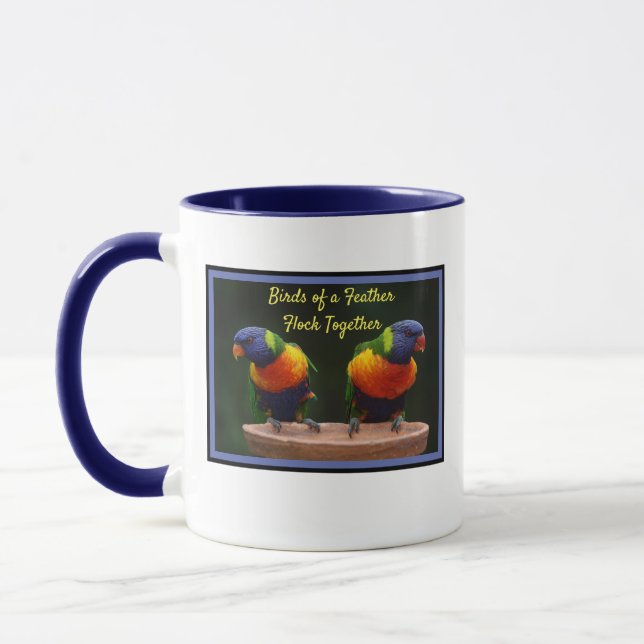 Caneca Pássaros de um bando de penas juntos, Lorikeet (Esquerda)