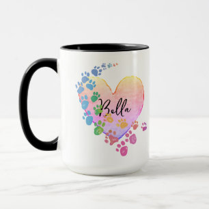 Caneca Pawprints de estimação arco-íris com nome em um co