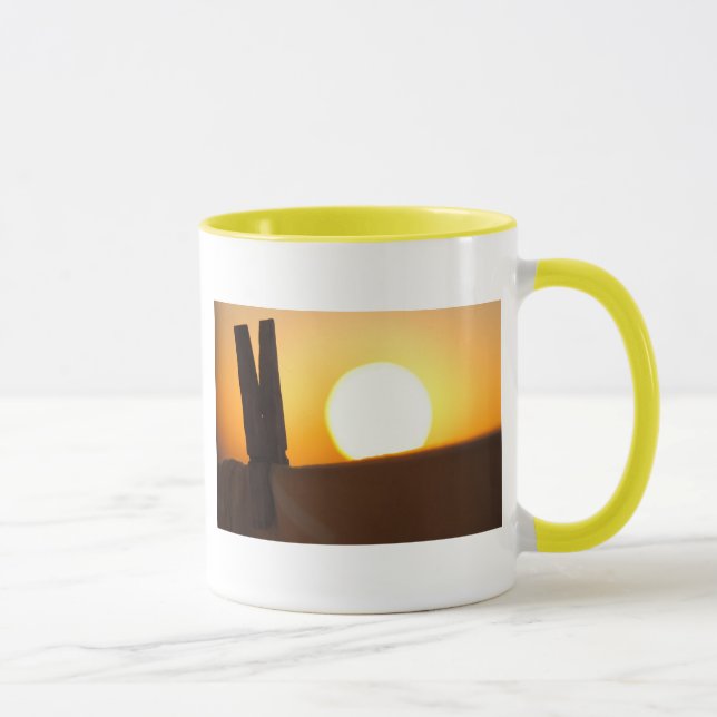 Caneca Peg de roupa no nascer do sol (Direita)