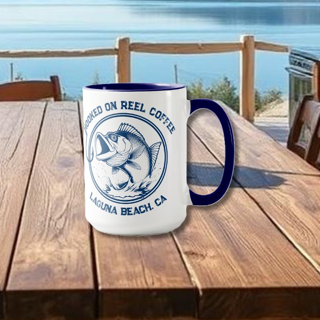 Caneca Peixe Engraçado viciado em café da bobina (Funny Fish Coffee Mug-Hooked on Reel Coffee-Fisherman Core)