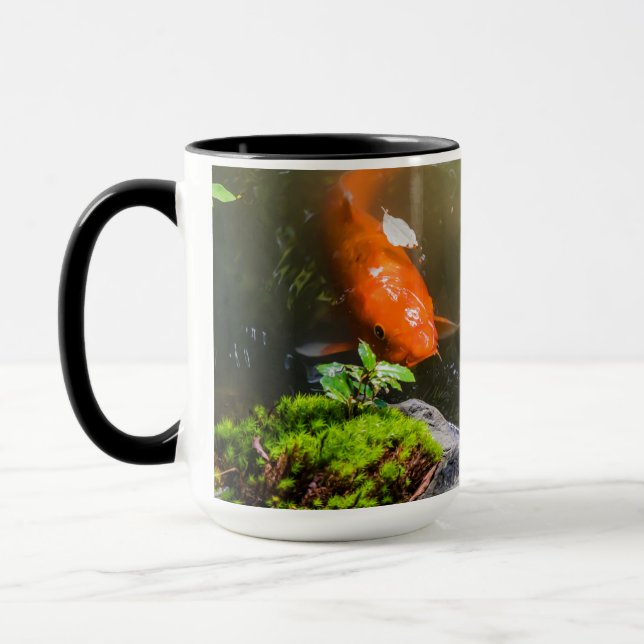 Caneca Peixe Koi numa lagoa (Esquerda)