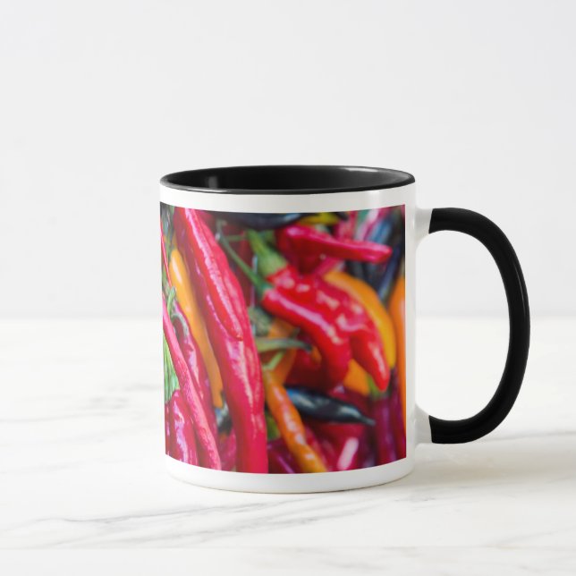 Caneca Peppers Quentes No Mercado De Agricultores Em Madi (Direita)
