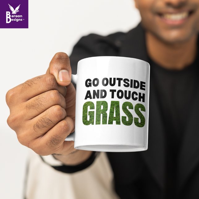 Caneca Personalizar sair do lugar do taco Humor engraçado (A collection of mental health clothing and gifts, encouraging us to Go Outside and Touch Grass.)