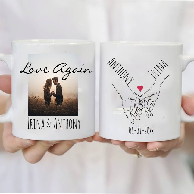 Caneca Personalized Holding Hands Couple Names & Date  (Criador carregado)