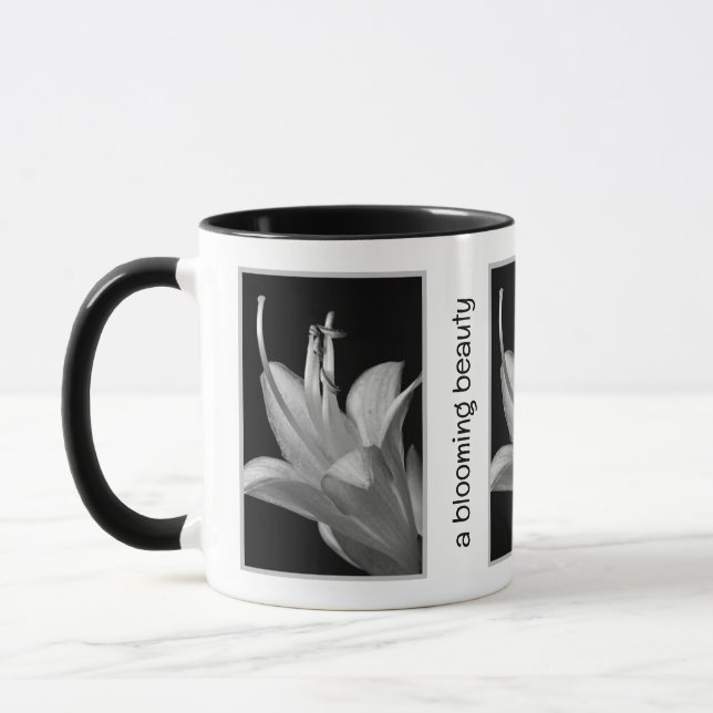 Caneca Personalized Hosta Flower in Black and White (Esquerda)