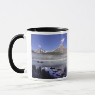 Caneca Pescadores em canoa no Lago Waterfowl, Banff