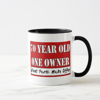 Caneca Pessoas de 70 anos, um proprietário - as peças das