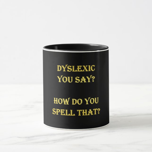 Caneca Piada de Ortografia Disléxica Engraçada (Centro)