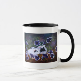 Caneca Piggies no jardim