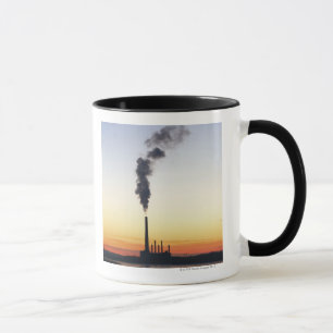 Caneca Pilha de fumo do central eléctrica